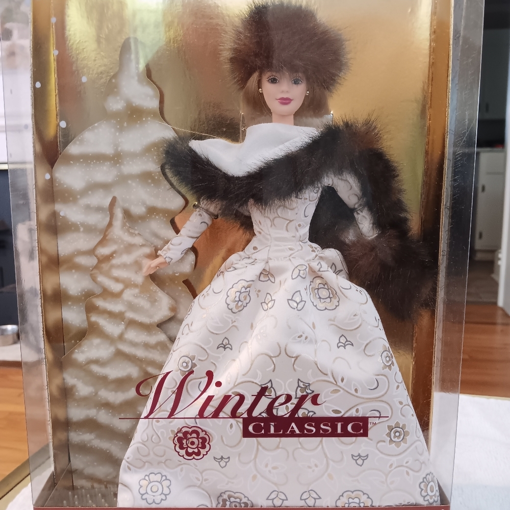 Winter classic blonde barbie special edition 2001